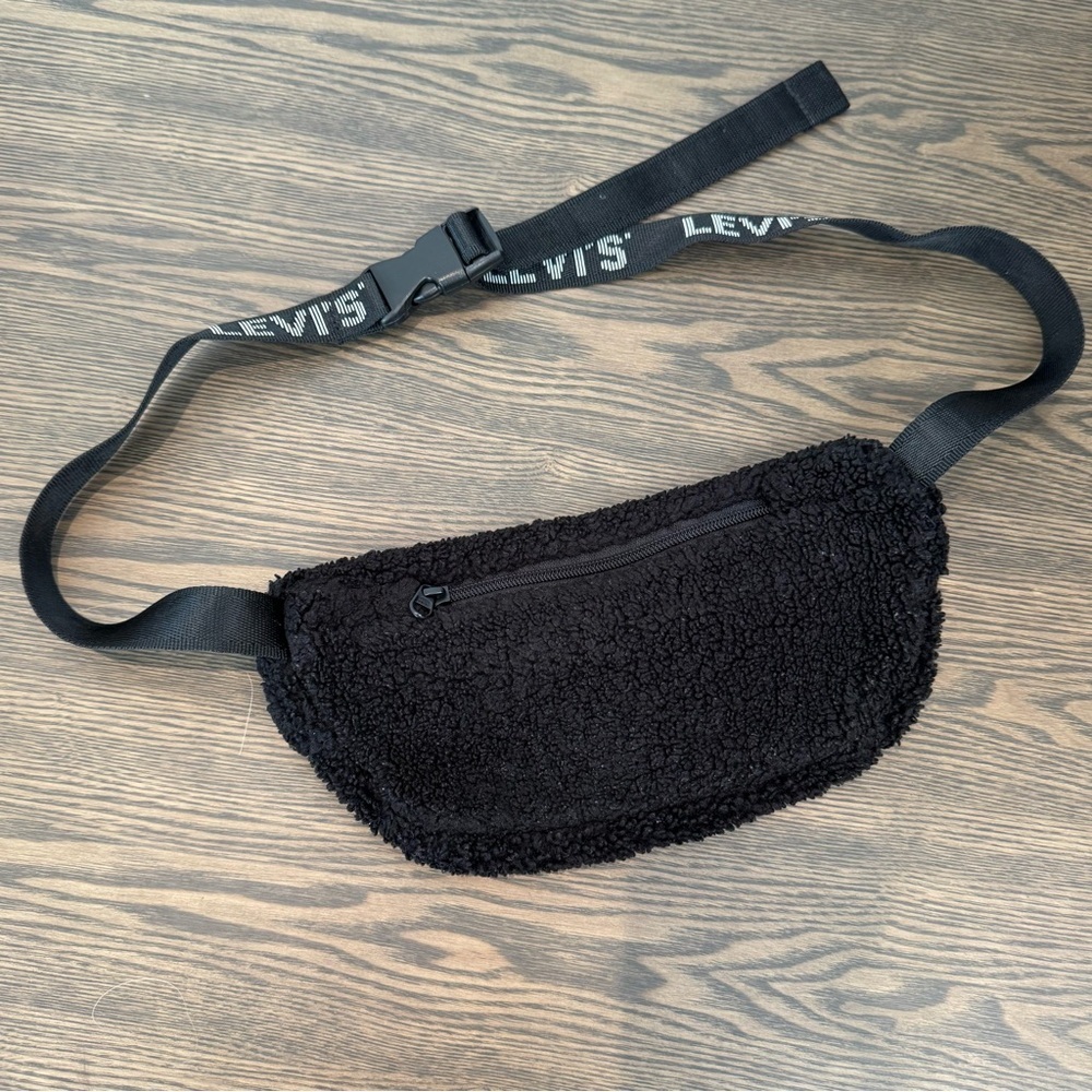Levi's Black Sherpa Belt Bag - Picture 2 of 10